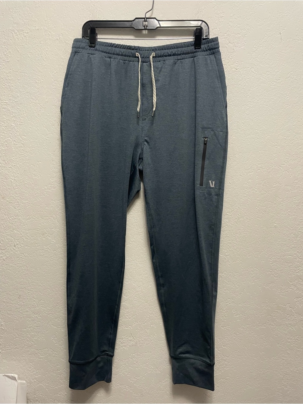 VUORI MEN’S SUNDAY PERFORMANCE JOGGER PANT SIZE LARGE GREY